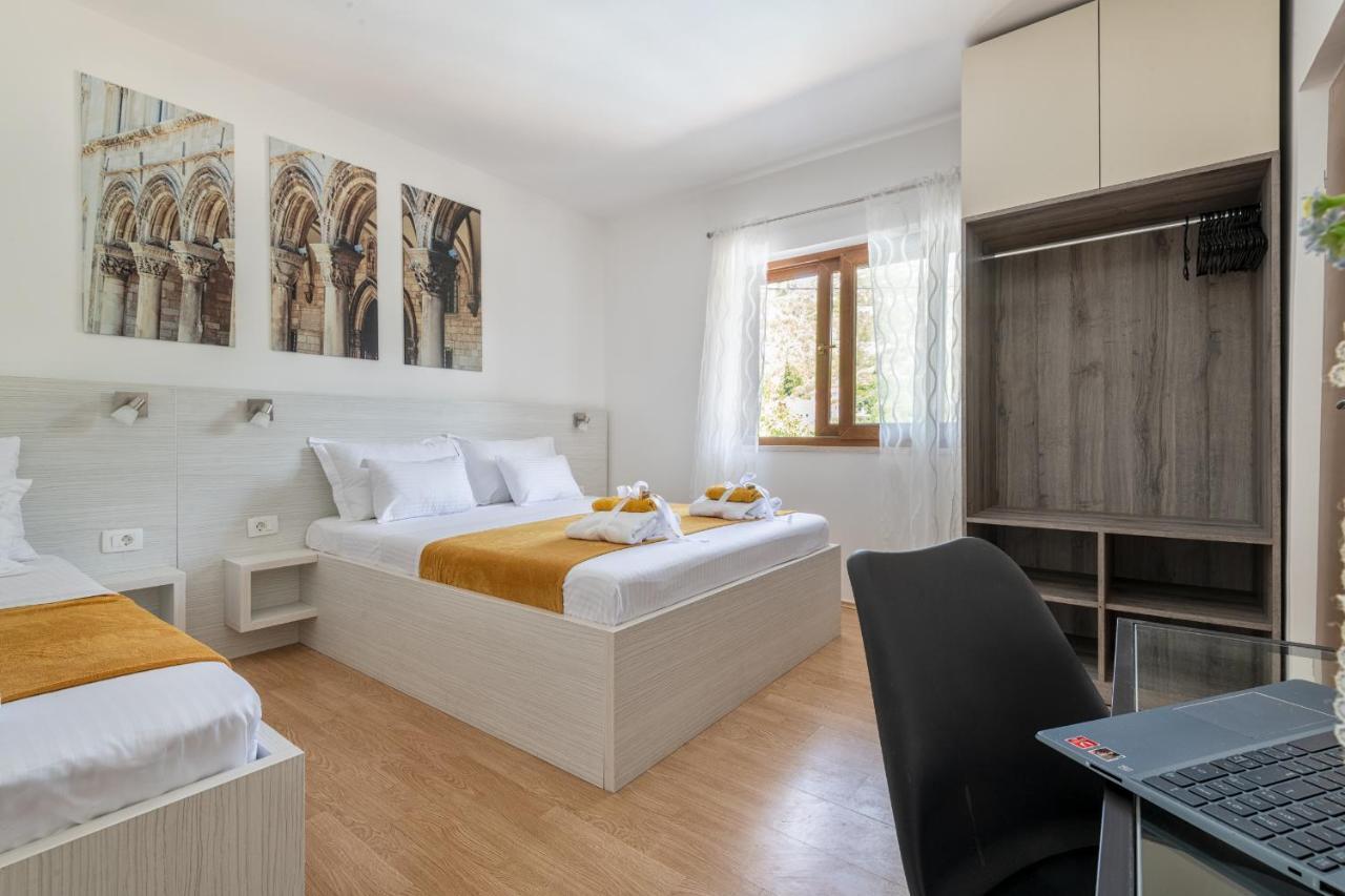 Villa Ivona With Swimming Pool And Jacuzzi Oslje Exterior foto